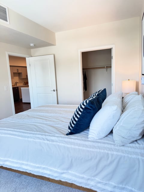 16_Bedroom