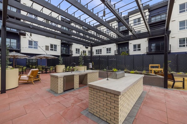 Bellara_Senior_Living_Patio_4_1536x1025-1